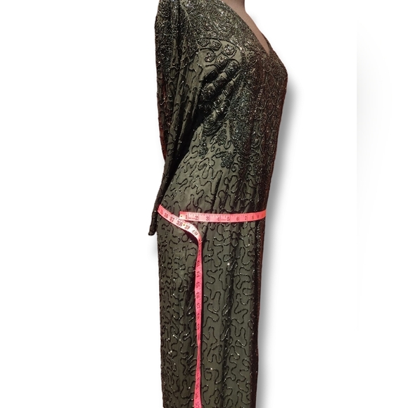 Elegant Long black beaded Evening gown. Long Sleeves. Size 10 - Picture 6 of 10